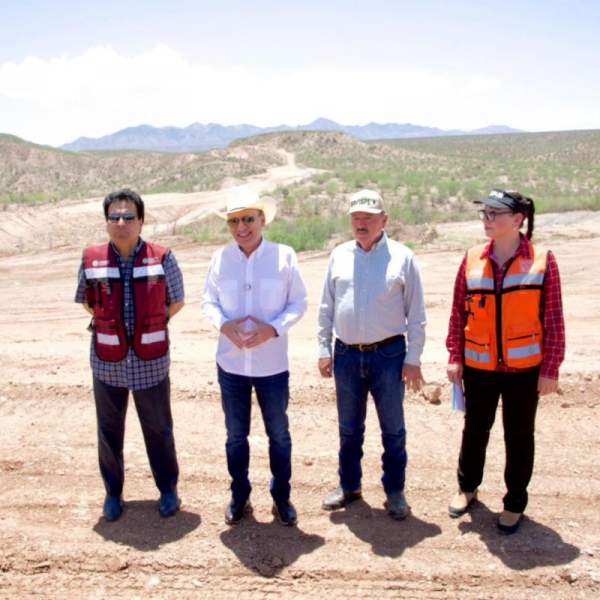 Cumple Gobernador Durazo a habitantes de la sierra; supervisa avances de carretera Bavispe-Nuevo Casas Grandes